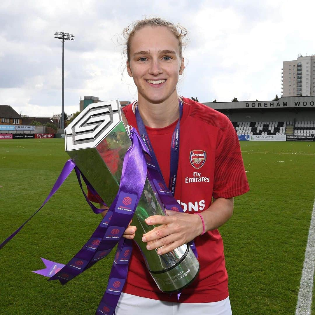 Arsenal Ladiesさんのインスタグラム写真 - (Arsenal LadiesInstagram)「Happy birthday to OUR star striker, @VivianneMiedema 🎂 #Arsenal 🐐」7月16日 0時53分 - arsenalwfc