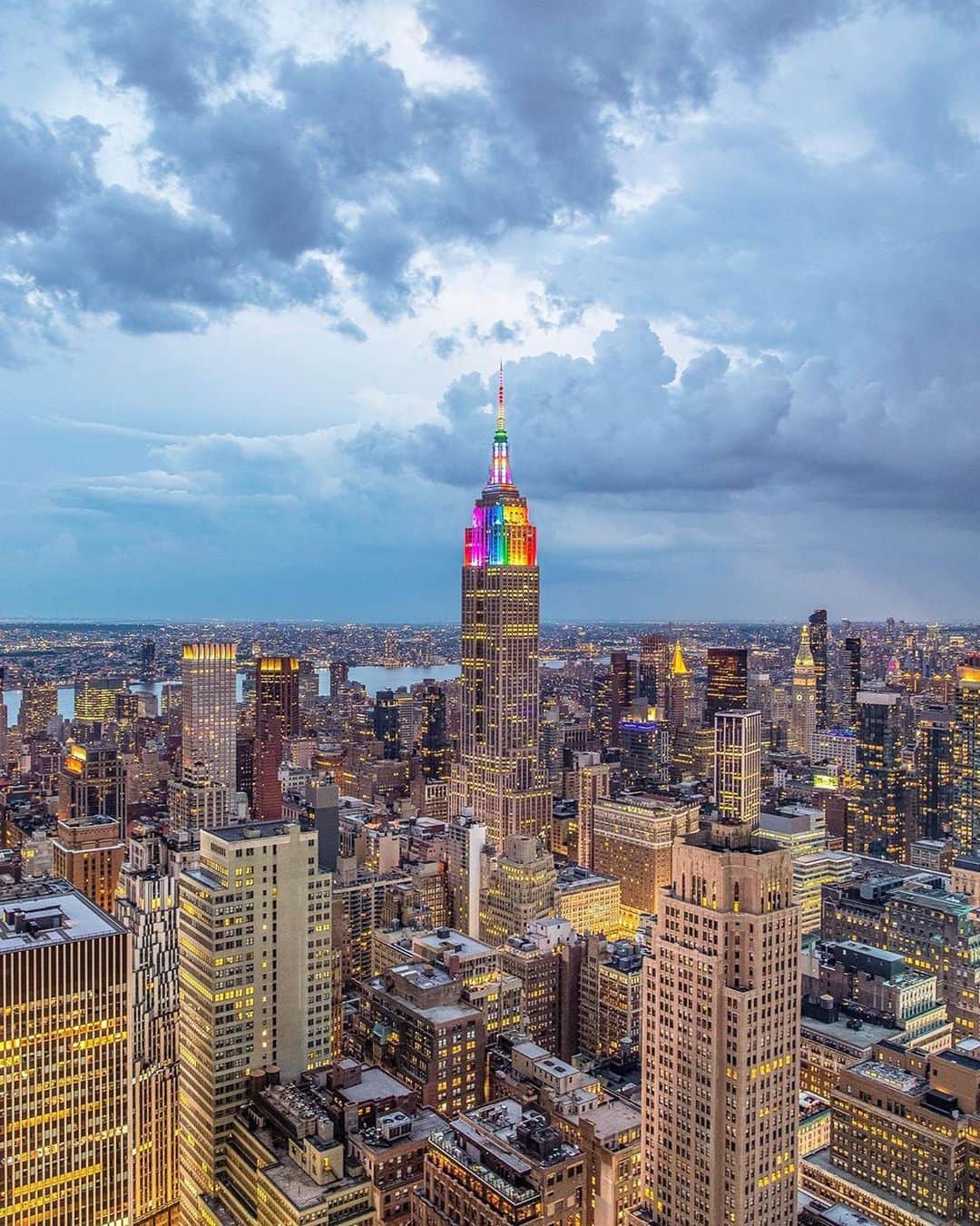 Empire State Buildingさんのインスタグラム写真 - (Empire State BuildingInstagram)「“…spine tingling magic.” – Caroline B. on @TripAdvisor (6/2/19) 🤩 . 📷: @mag.andthecity  #EmpireStateBuilding ✨」7月16日 0時57分 - empirestatebldg