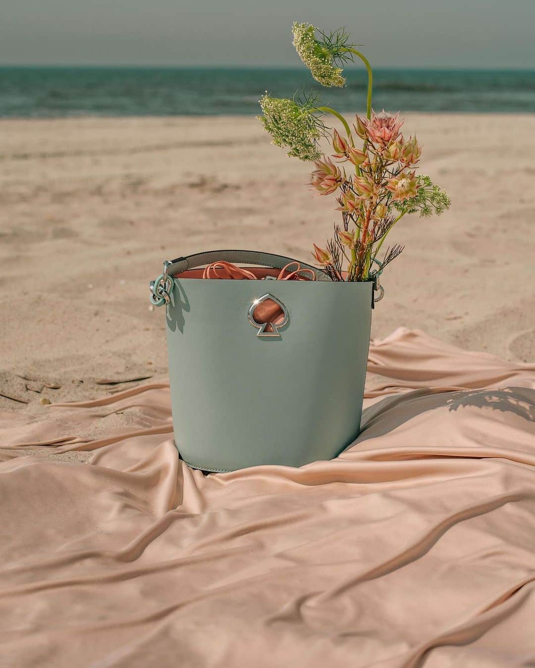 ケイト・スペードさんのインスタグラム写真 - (ケイト・スペードInstagram)「beach bucket. #katespade #loveinspades」7月16日 1時02分 - katespadeny