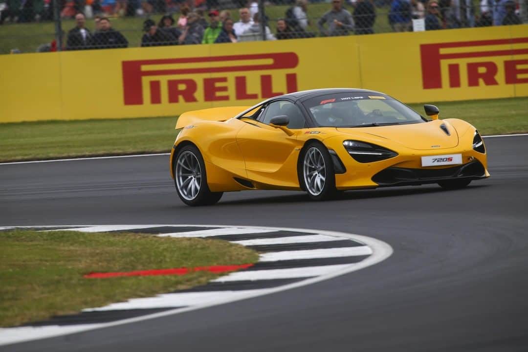 McLaren Automotiveさんのインスタグラム写真 - (McLaren AutomotiveInstagram)「The #McLaren720S and Silverstone. A perfect match. Our weekend with F1 @Pirelli Hot Laps proved to be as exciting as ever.」7月16日 1時04分 - mclarenauto