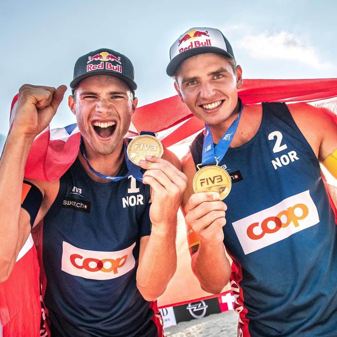 レッドブルのインスタグラム：「Hard work + passion = results 👇  1️⃣ @andybmol & @christiansorum became only the second team in history to make it back-to-back Swatch Major Gstaad gold medals  2️⃣ @stokesy received 'Man Of The Match' after bringing England to their very first victory at the ICC Cricket World Cup  3️⃣ World champion @KatePlusFate went full shark attack mode sweeping both XCC & XCO wins in Les Gets  4️⃣ & 5⃣ Reigning champions @garydiver and @rhiannan_iffland created Red Bull Cliff Diving history with top scores in Lebanon 6⃣ & 7⃣ @alexander_brouwer, @romeeuwsen, @andybmol, @christiansorum, @evandrojuniorvolei & @_bruno_schmidt_  @redbullcliffdiving @beachmajorseries @beachvolleyvikings #volleyball #beachvolleyball #gstaadmajor #uci #downhill #france #mtb #uk #cricket #redbullcliffdiving #lebanon #beirut #redbull #givesyouwings」