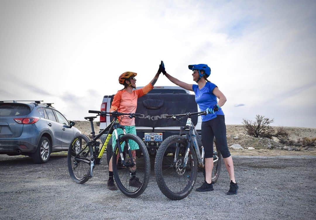 Fuji Bikesさんのインスタグラム写真 - (Fuji BikesInstagram)「Ride bikes, have fun, and high-five often. That’s what #morefunonafuji is all about.」7月16日 1時11分 - fujibikes