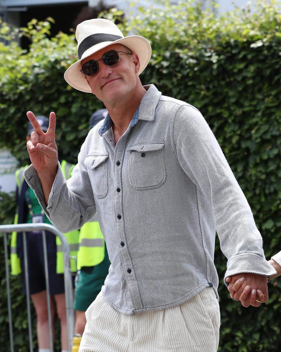 GQさんのインスタグラム写真 - (GQInstagram)「Summer fitspo: Woody Harrelson’s Vacation Dad fit at #Wimbledon.✌️」7月16日 1時15分 - gq