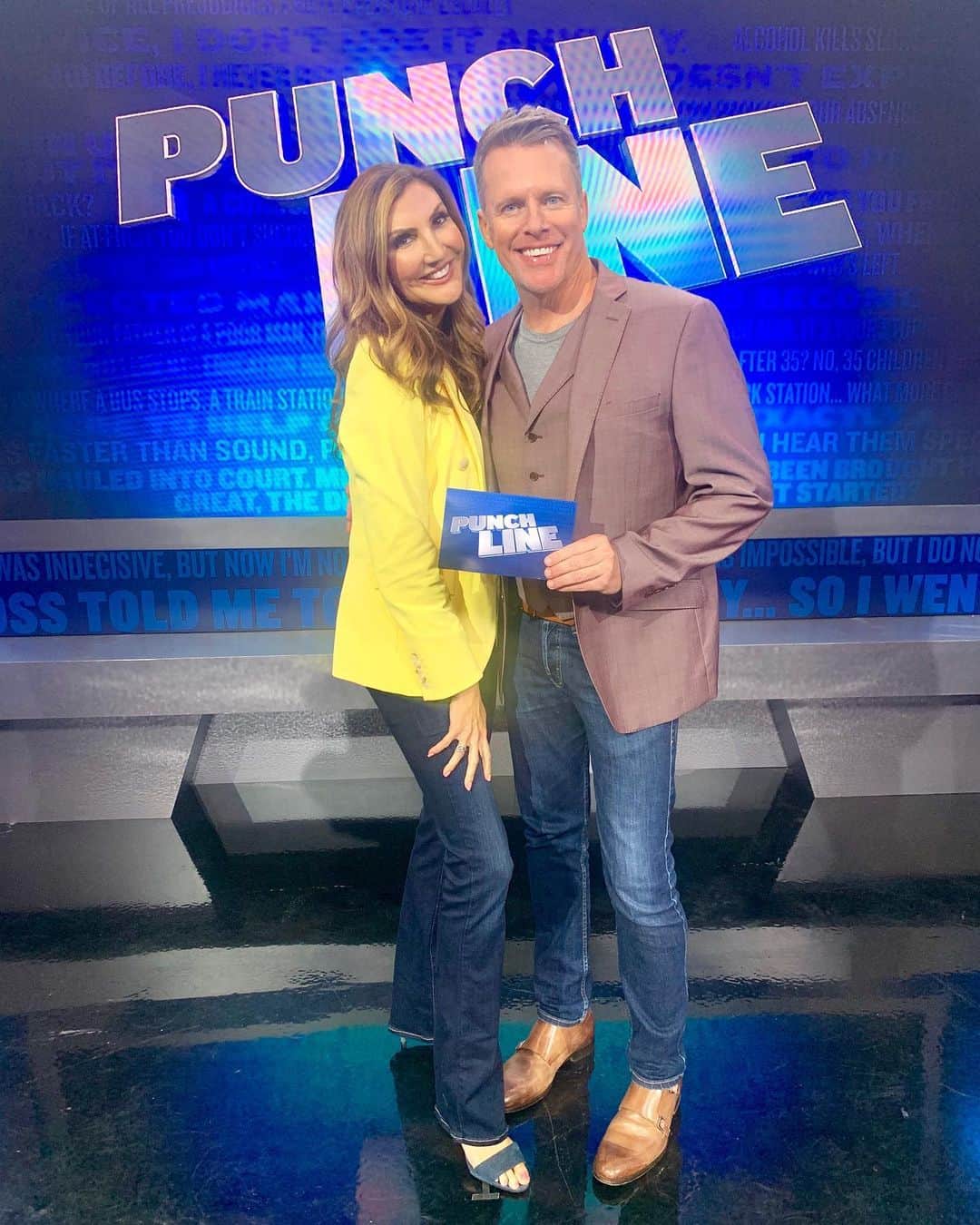 ヘザー・マクドナルドのインスタグラム：「Had so much fun shooting @punchlinetvshow with the hilarious host @melissapeterman and my bestie @chrisfranjola and comics @chriskattanofficial and @iamdsprings  Tune in TONIGHT 6:30 on Fox 11. Check your local listings for airtime’s! #punchlinetvshow @foxla」