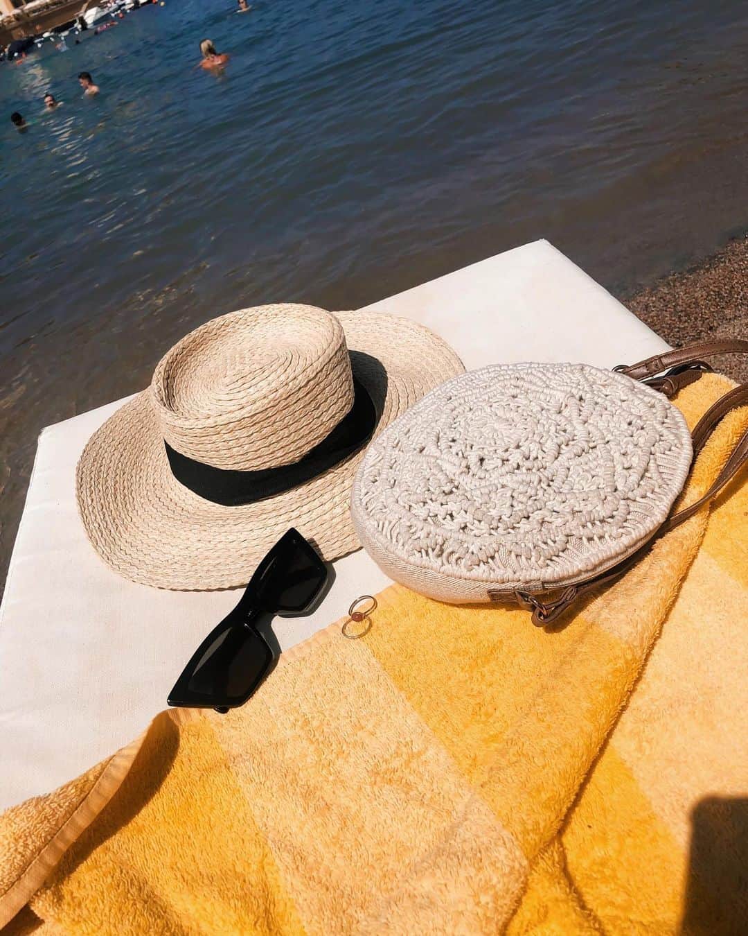 のインスタグラム：「Where will you escape to next? 🌍 Wherever the wanderlust leads you, make sure to take in the sunny views through our Fenton shades and these summer getaway must-haves. 🔍 Hat - 7911361162 🔍 Bag - 6903711100 🔍 Sunglasses - 930560300 📷 @natashattodd Tap the link in the bio to shop now.  #Accessorize #Accessorizer」