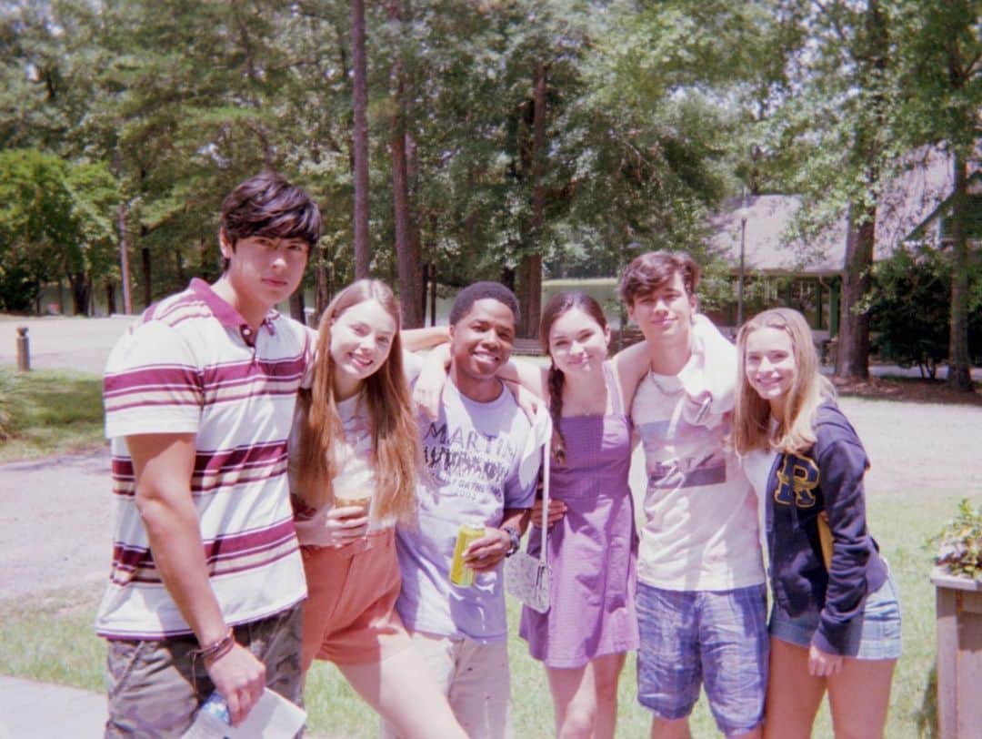 ランドリー・ベンダーのインスタグラム：「some culver creek kids featuring an iced coffee and a yerbamate 💜🧡💛💚 @alaskaonhulu」