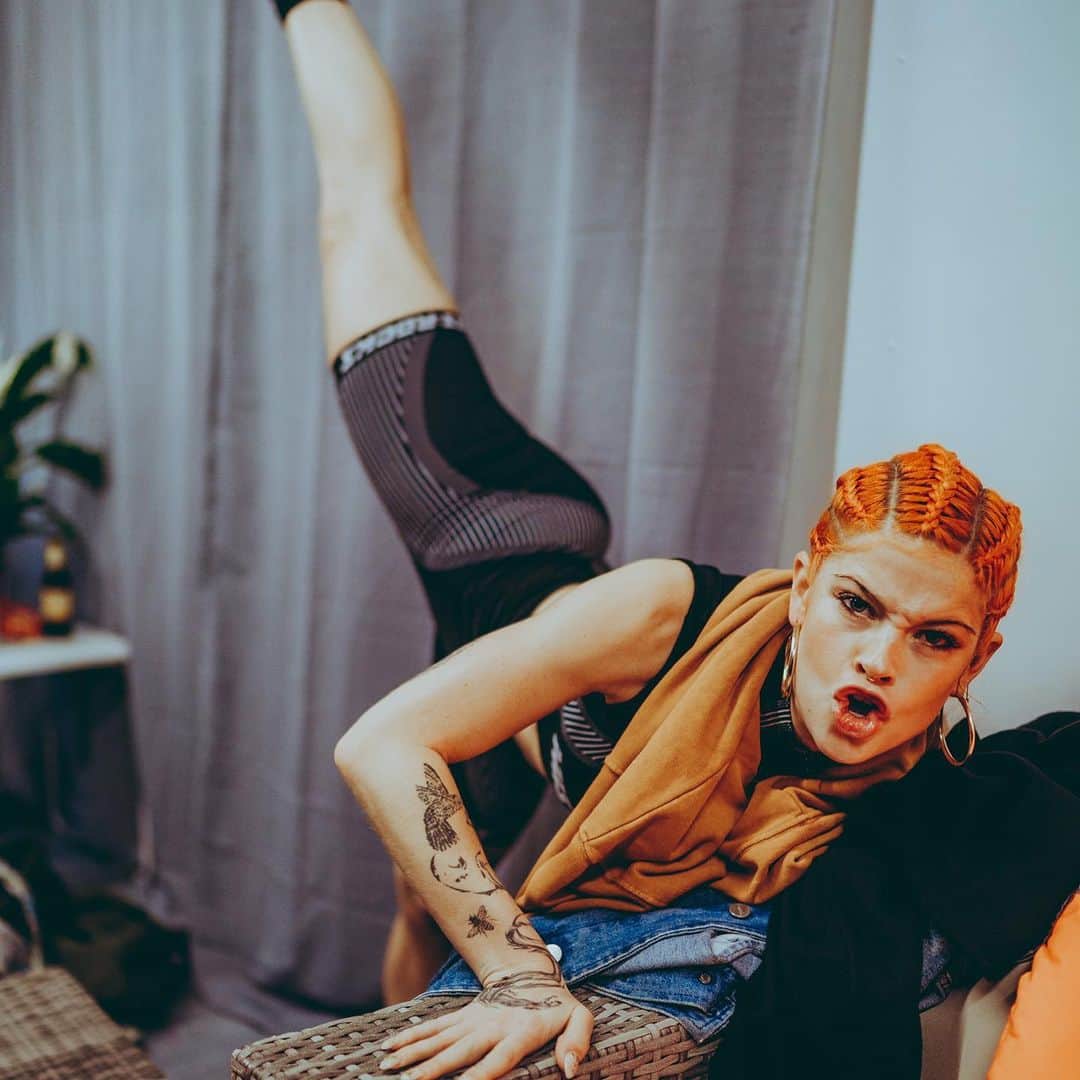 メジャー・レーザーのインスタグラム：「hot gyal summer got us doing a lil extra work 💪🏼」