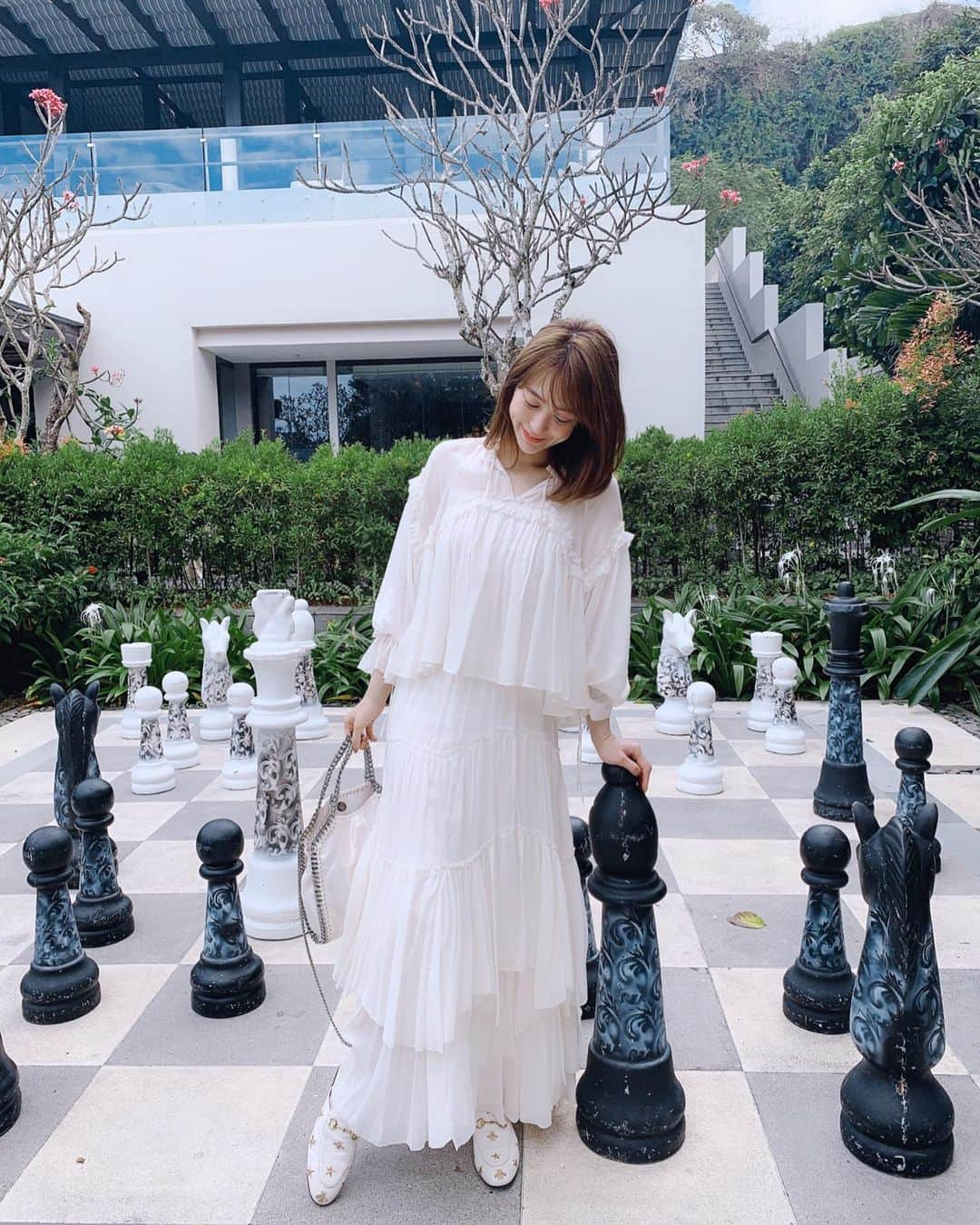 野崎萌香さんのインスタグラム写真 - (野崎萌香Instagram)「しふく♟▫️◾️◽️ . . set up... @casa_fline  bag... @stellamccartney  slip-on... @gucci . . , 南国で着たくなる @casa_fline のワンピース  みたいなset up🌼💭 . . .」7月16日 1時52分 - moeka_nozaki