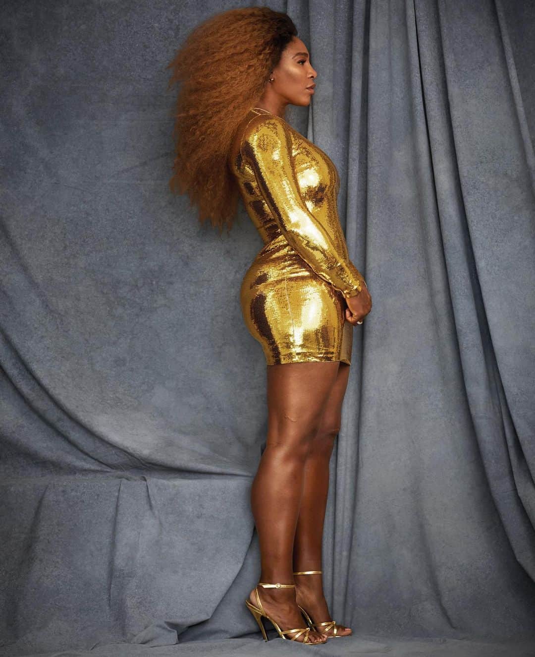 Harper's BAZAARさんのインスタグラム写真 - (Harper's BAZAARInstagram)「Golden girl #SerenaWilliams. Link in bio to read the personal essay she wrote for our August 2019 issue.  Photography by @alexilubomirski  Styling by @menamorado Hair by @vernonfrancois  Makeup by @tyronmachhausen」7月16日 1時52分 - harpersbazaarus
