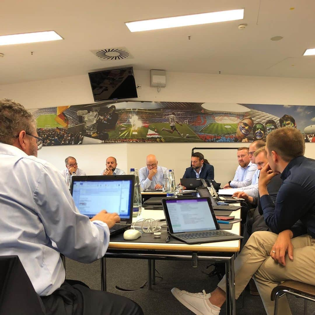 フィリップ・ラームさんのインスタグラム写真 - (フィリップ・ラームInstagram)「Besprechung des Sicherheitskonzeptes der #EURO2020 beim Security Meeting des UEFA Working Visits. @unitedbyfootball2024  Discussion of the security concept for the #EURO2020 at the UEFA Working Visit Security Meeting. #UnitedByFootball」7月16日 1時45分 - philipplahm