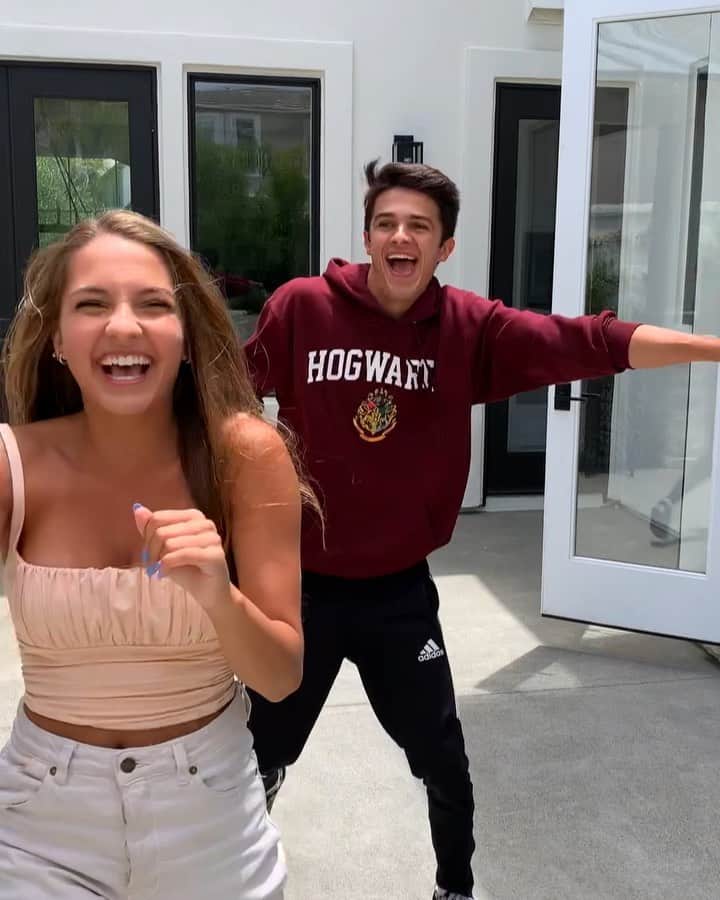 Brent Riveraのインスタグラム：「Sibling DANCE BATTLE!😂🕺🏻 @lexibrookerivera who won!?🙄」