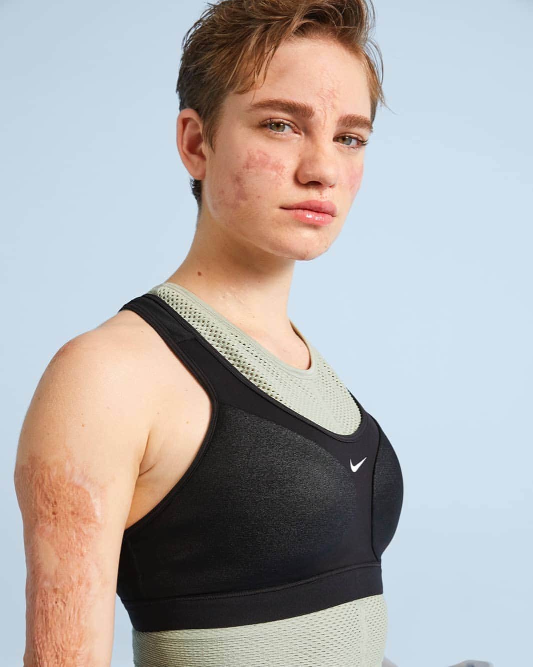 ベアトリーチェ・ヴィオのインスタグラム：「Di tutte le cure possibili, lo sport è l'unica che ha saputo farmi alzare e ricominciare a vivere. 🤺 . . @nikewomen #nikewoman」