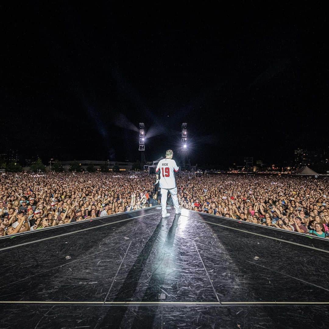 ニック・カーターさんのインスタグラム写真 - (ニック・カーターInstagram)「Over 50 thousand people at @ottawabluesfest THANK YOU to all our incredible fans in Canada. We love you!! #backstreetboys #dnaworldtour #backstreetboysdnaworldtour #ottawabluesfest」7月16日 1時49分 - nickcarter