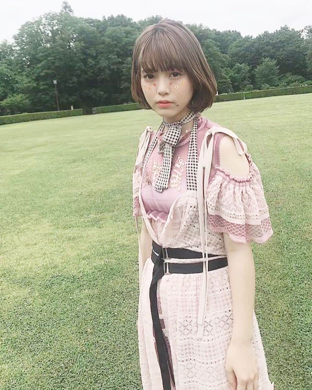 東佳苗さんのインスタグラム写真 - (東佳苗Instagram)「友望と笑、彩度とか温度が近いふたりは言語以外でも繋がってる感じで、幻っぽくてよい ほんとに仲良しなので大人になっても大切な写真になるんだろうなぁ  #rurumu #rurumu2019ss #ひかりあつめ #ミスiD2019 #友望 #伊東笑 #飯田エリカ」7月16日 1時53分 - usagi_kanae