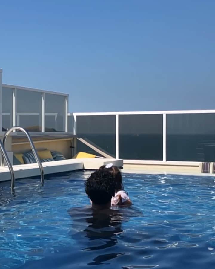 マルコス・アオアス・コレアのインスタグラム：「Na zoeira com a menininha do sorriso mais lindo e precioso do meu Mundo! 😄❤️ @dudacabrino」
