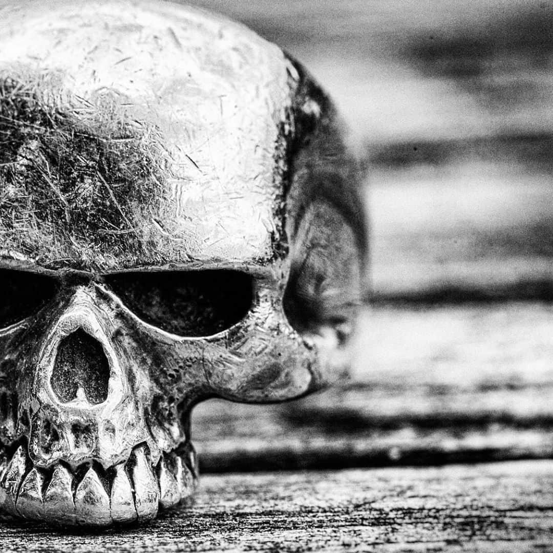 クレイジーピッグさんのインスタグラム写真 - (クレイジーピッグInstagram)「Awesome shot by @eric_servaes 💀 get yours via the link on our profile Really cool shot from @bonsoo.koo ☕️ + 💀 = 🤤👌 #skulls #skullrings #character #aged #guitar #scratches #luxuryring #luxuryjewellery #goldring #bling #bones #gothic #goth #gothicjewellery #gothicfashion #gold #londonjewellery #handmadeinlondon #coventgarden」7月16日 2時04分 - crazypigdesignslondon