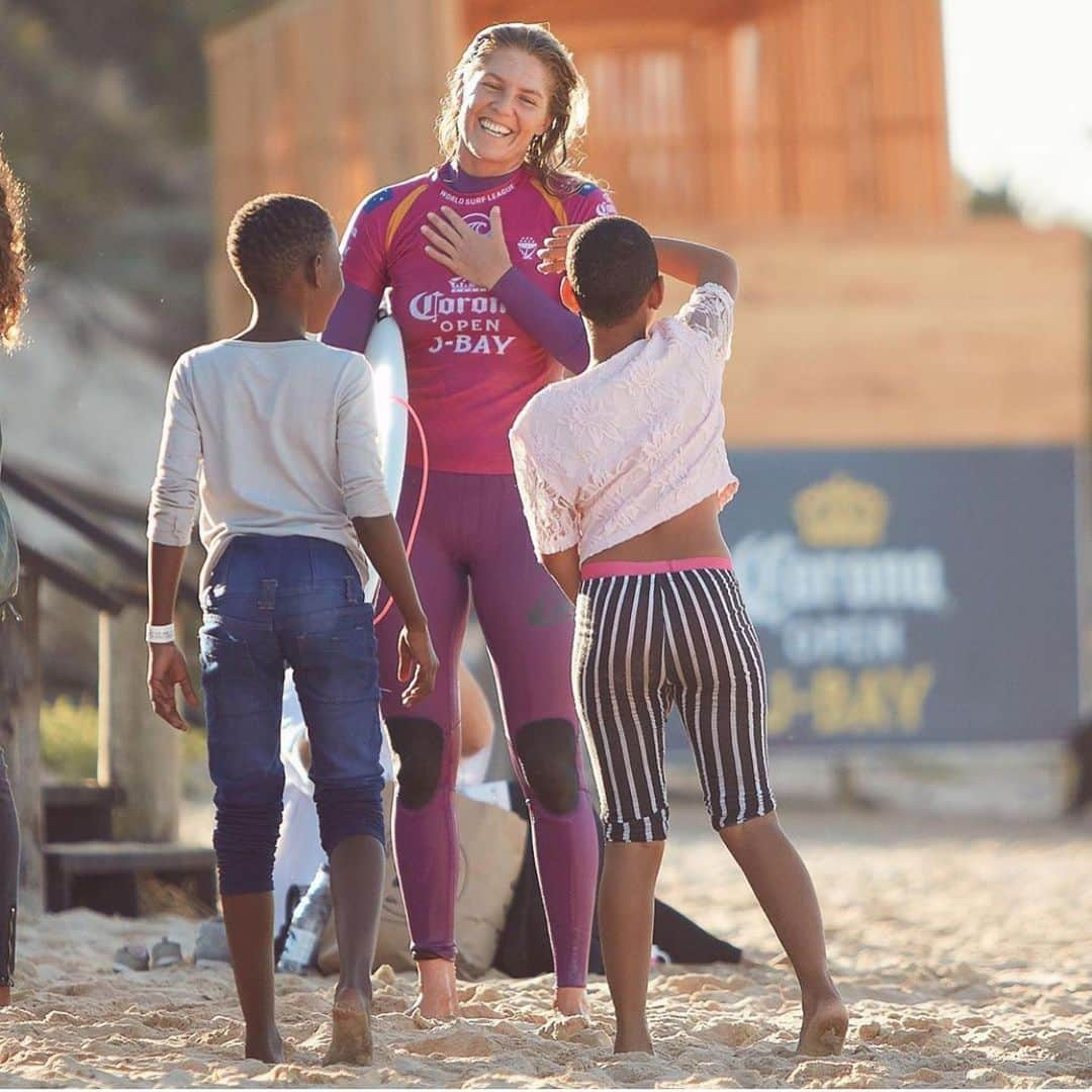 ステファニー・ギルモアさんのインスタグラム写真 - (ステファニー・ギルモアInstagram)「💜💓🇿🇦💓💜 @roxy @surfersnotstreetchildren」7月16日 2時05分 - stephaniegilmore