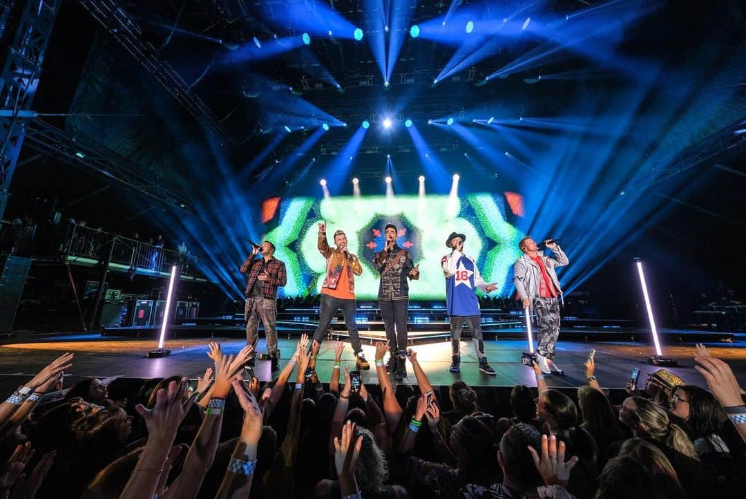 backstreetboysさんのインスタグラム写真 - (backstreetboysInstagram)「An epic night at @ottawabluesfest 🇨🇦 Thank you all!! #DNAWorldTour #RBCBluesFest2019」7月16日 2時17分 - backstreetboys