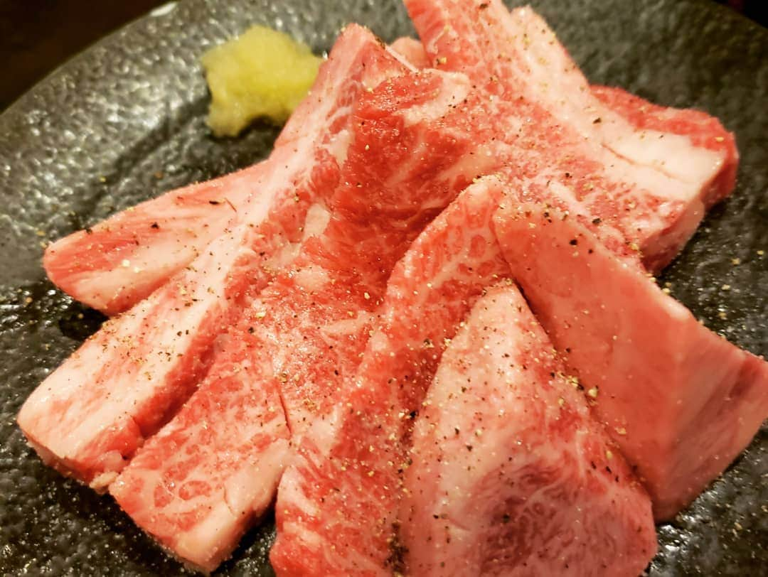 東朋宏さんのインスタグラム写真 - (東朋宏Instagram)「今日は稽古終わりで焼肉～‼️ 差し入れでめっちゃ美味しいステーキサンド食べた後だけどやっぱ焼肉は食えちゃうよね～！(笑)  座長！いや、兄max！ ご馳走さまでした‼️ #ファイヤーヒップス #舞台 #武蔵小山 #スクエア荏原 #ひらつかホール #焼肉 #東max #はなわ #永島聖羅 #西野太盛 #高橋健介 #やまもとまさみ #ハマカーン #山口麻衣加 #東ともひろ #さあこれからプリン作り」7月16日 2時24分 - tomohiro_azuma