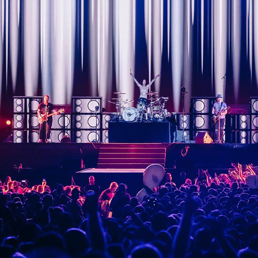 blink-182さんのインスタグラム写真 - (blink-182Instagram)「Wow what a night Quebec City @festivaleteqc you guys were 💣!! All 90k of you 👏. 🇨🇦 📸: @renaudphilippe」7月16日 2時25分 - blink182