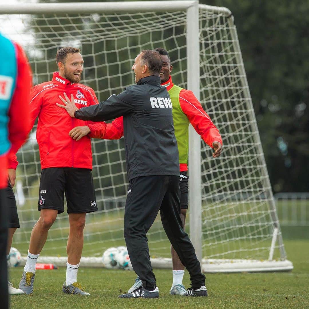 マルコ・ヘーガーのインスタグラム：「Always #problems with the #referee 😜 @fckoeln @jhoncordoba9  #training #coach #fun #together #team #laugh #positivevibes #mh6 #effzeh #köln #liebedeinestadt」