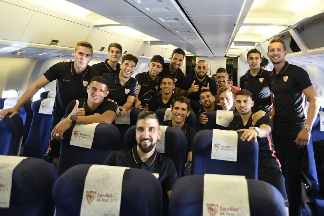セビージャFCさんのインスタグラム写真 - (セビージャFCInstagram)「🛫 ¡Buen vuelo, chicos! 👍🏽🇺🇸 #SevillaFCUSTour #WeareSevilla」7月16日 2時37分 - sevillafc
