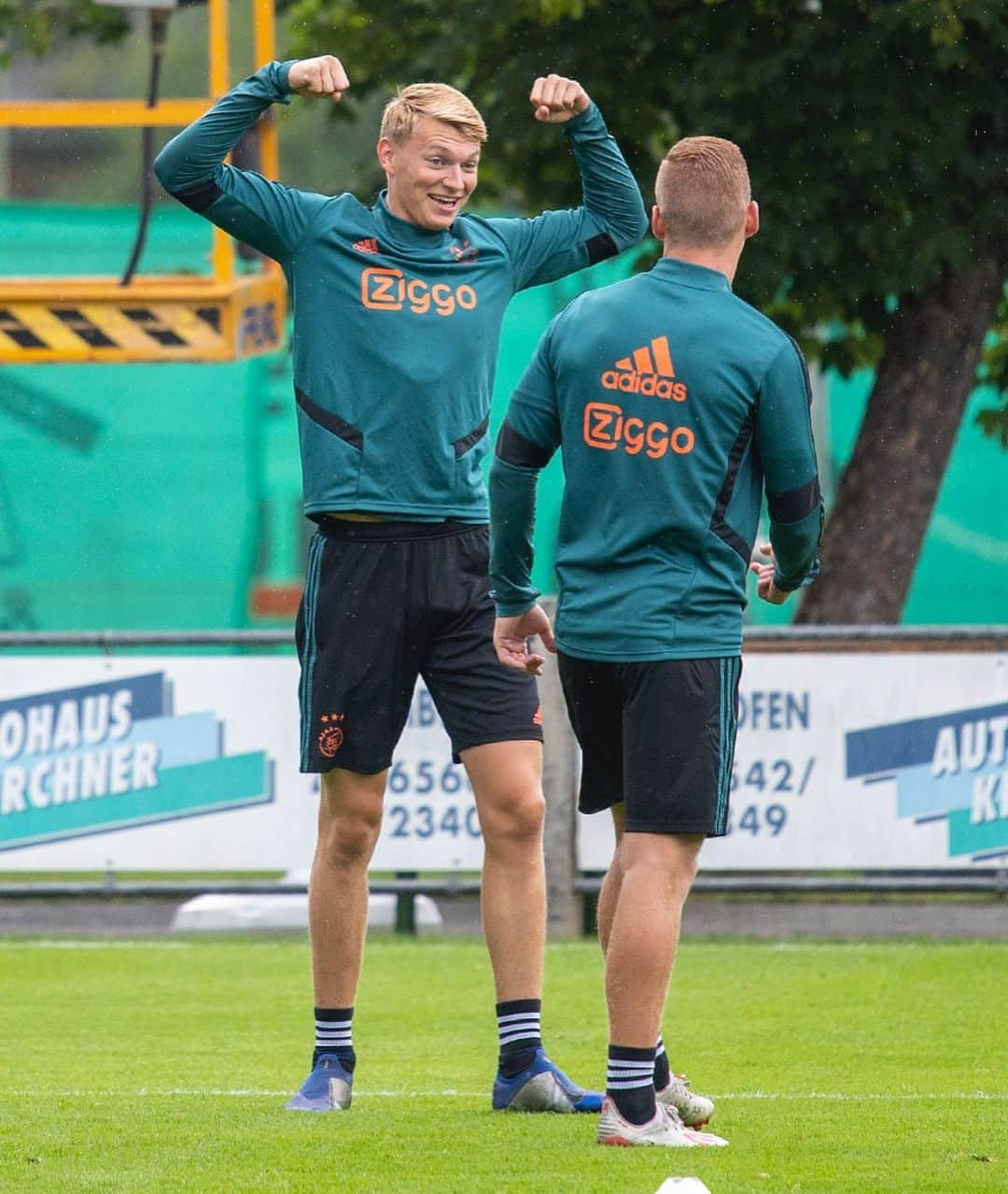 アヤックス・アムステルダムさんのインスタグラム写真 - (アヤックス・アムステルダムInstagram)「It’s so hard not to smile. 😍 #PreSeason 🇦🇹」7月16日 2時40分 - afcajax