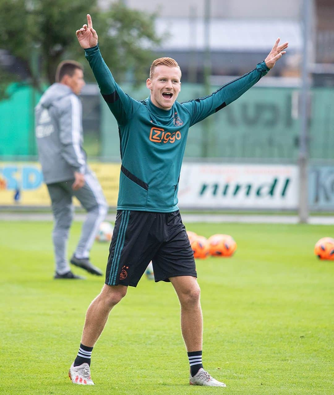 アヤックス・アムステルダムさんのインスタグラム写真 - (アヤックス・アムステルダムInstagram)「It’s so hard not to smile. 😍 #PreSeason 🇦🇹」7月16日 2時40分 - afcajax