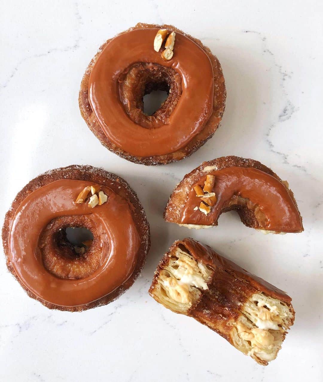 DOMINIQUE ANSEL BAKERYさんのインスタグラム写真 - (DOMINIQUE ANSEL BAKERYInstagram)「Meet our August Cronut® for NYC: Salted Pretzel Caramel, filled with salted pretzel and creamy caramel ganache. Starts August 1st in #Soho. The first preorders for the month are up at NYC.CronutPreorder.com. #Cronut #DominiqueAnselBakery」7月16日 2時42分 - dominiqueansel