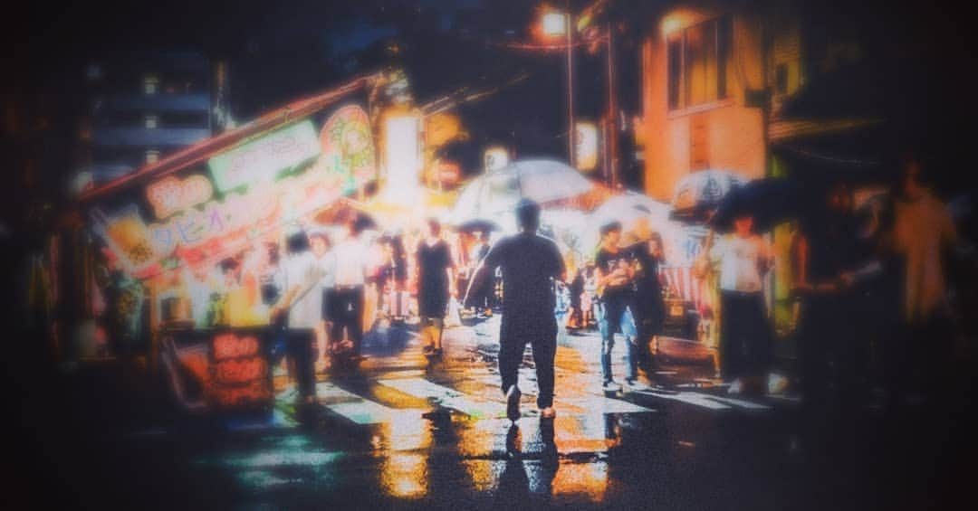 風麻のインスタグラム：「こないだ通り掛かった、地元の祭。  #japan #japanculture #summerfestival #shrine #festival #夏祭り #雨祭り#雨 #rain #神社 #祭り #出店 #photography #photo」