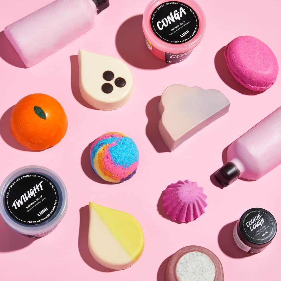 LUSH Cosmeticsさんのインスタグラム写真 - (LUSH CosmeticsInstagram)「⁠New goodies are landing TOMORROW online! From a Twilight-scented Shower Jelly to a full range of Shower Oils and a Cookie Dough Lip Scrub, we've got that Fresh New Summer Lush you never knew you needed. Keep your 👀 peeled - link in bio to browse.✨❤️⁠ In shops on July 19th.⁠ *⁠ *⁠ *⁠ *⁠ *⁠ #lushcosmetics #lushie #lushaddict #lushuk #lushltd #lushies #lushlover #lushaholic #lushlove #lushusa #lushlife #vegetarian #plantbased #crueltyfree #vegansofig #skincare #beauty #veganlife #veganbeauty #crueltyfreebeauty #crueltyfreecosmetics #vegan #veganliving #veganmakeup」7月16日 2時55分 - lushcosmetics