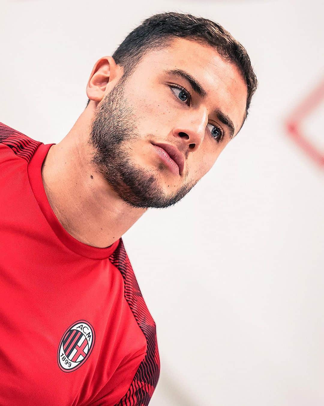 ACミランさんのインスタグラム写真 - (ACミランInstagram)「The week begins as it ended: gym work before field duties 💪🏻 Palestra e campo: rossoneri di nuovo al lavoro 💪🏻 #ForzaMilan」7月16日 2時57分 - acmilan