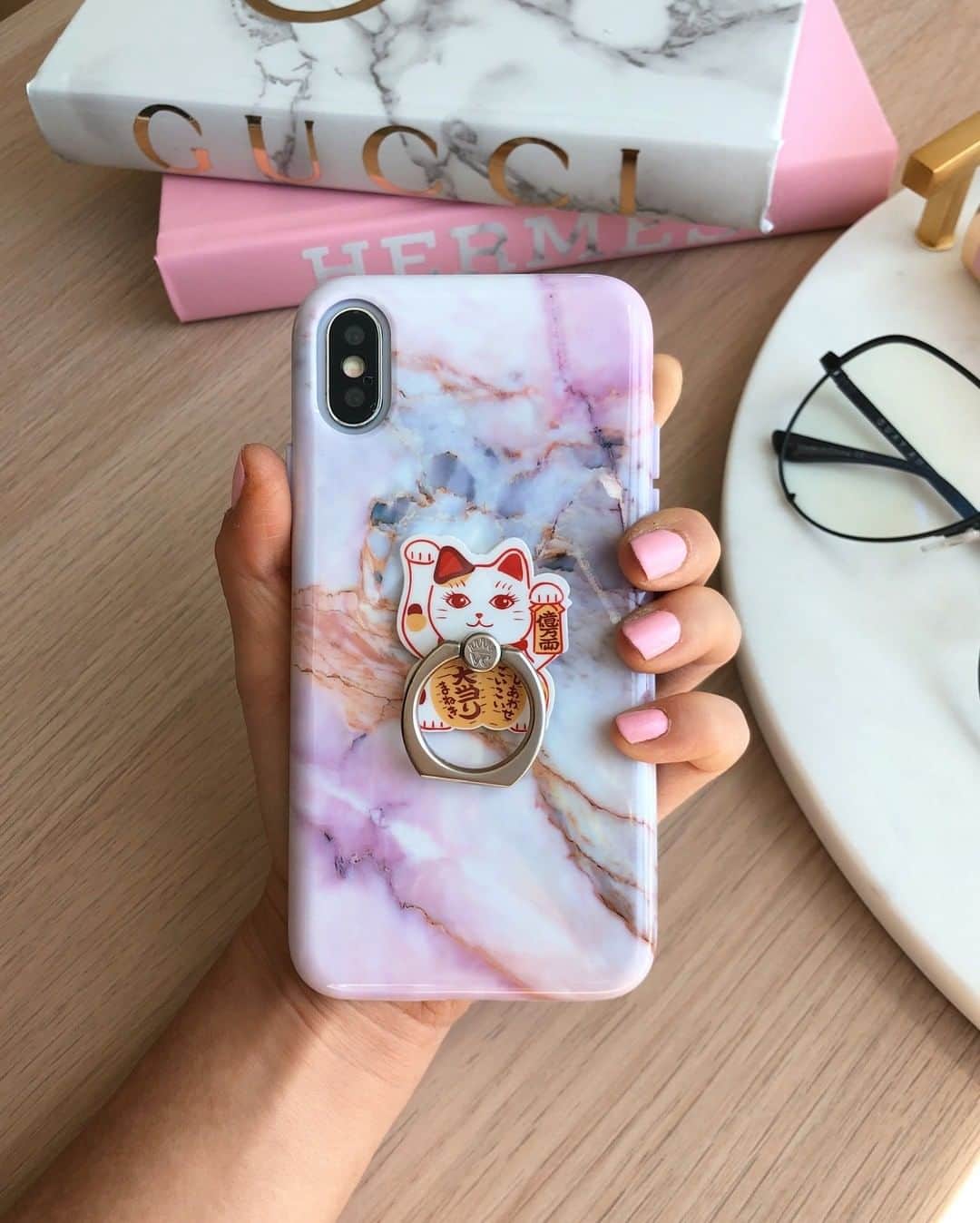 VELVETCAVIARさんのインスタグラム写真 - (VELVETCAVIARInstagram)「You're just in LUCK 🤞 (see what we did there?) 😉⠀⠀⠀⠀⠀⠀⠀⠀⠀ Our Lucky Cat Grip Ring is purrrrfect for your next order. 😻 Get yours @velvetcaviar. #velvetcaviar #gripring」7月16日 3時01分 - velvetcaviar