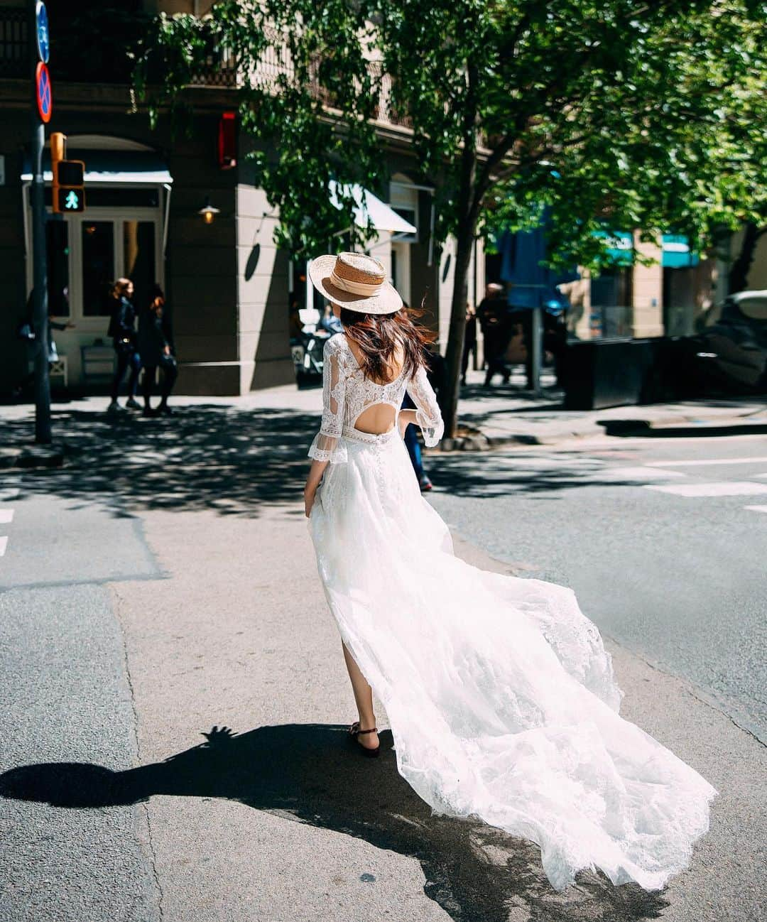 Pronoviasさんのインスタグラム写真 - (PronoviasInstagram)「A beautiful day in Barcelona ☀️ @herrit365 looked amazing in the Crux dress! Link in bio to discover it. Photo by @liuan365」7月16日 3時10分 - pronovias