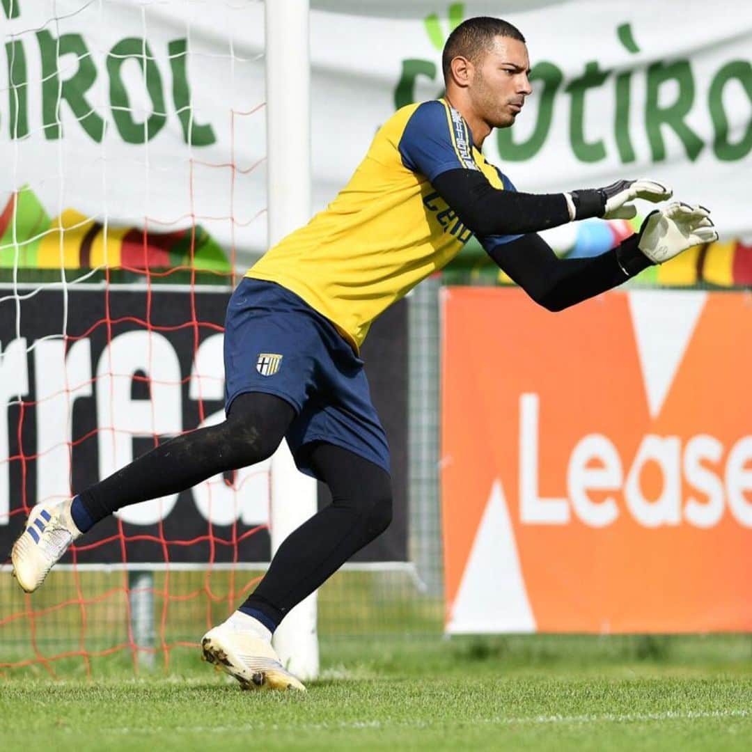 ルイージ・セーペのインスタグラム：「training @parmacalcio1913 @seriea @andreacantini.photos」