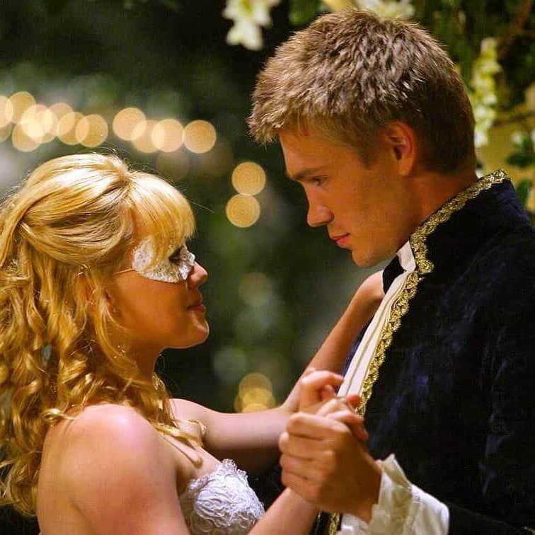 Blonde Saladさんのインスタグラム写真 - (Blonde SaladInstagram)「"Fairy tales aren’t just about finding handsome princes. They’re about fulfilling your dreams. And about standing up for what you believe in”  HAPPY FIFTEENTH BIRTHDAY CINDERELLA STORY 🎂💘 #theblondesald #cinderellastory #hilaryduff #chadmichaelmurray @disney」7月16日 3時35分 - theblondesalad