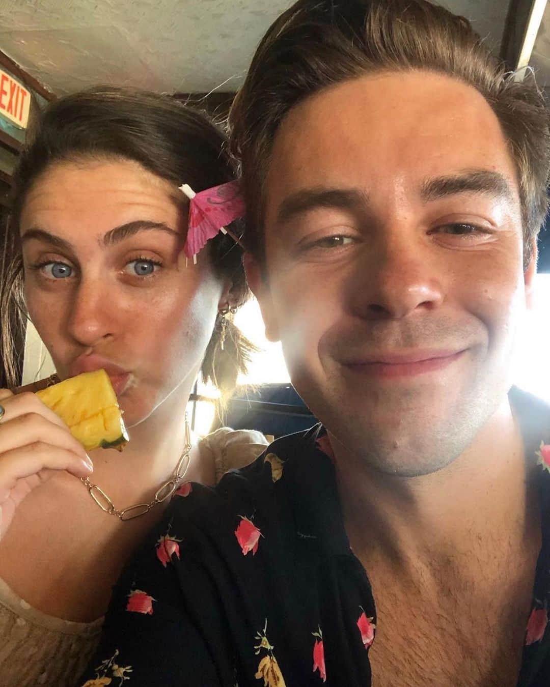YouTubeさんのインスタグラム写真 - (YouTubeInstagram)「On island time! See more from comedian @codyko and lifestyle vlogger @kelsey_kreppel on their channels 🌴🕒」7月16日 3時49分 - youtube