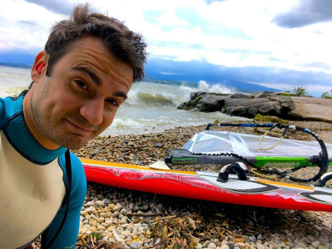 ダニ・ペドロサさんのインスタグラム写真 - (ダニ・ペドロサInstagram)「Yes!! Finally back to the water again!! 🤙🏻 #windsurf」7月16日 3時53分 - 26_danipedrosa