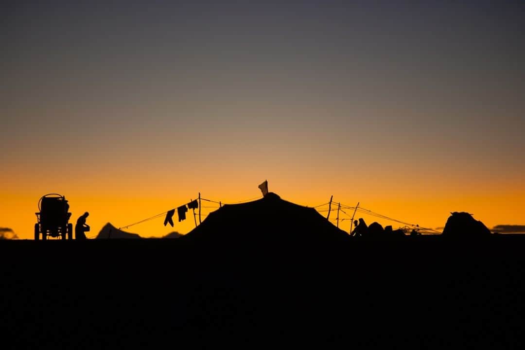 Michael Yamashitaさんのインスタグラム写真 - (Michael YamashitaInstagram)「Silhouetted against an early morning sunrise, a nomad encampment north of Lhasa along Route 109, near sacred Namtso Lake. This and many other my photos will be on exhibit during the Yunnan-Tibet Cultural Festival at the Modern Art Academy - ZiWU - Bridge 8 in Shanghai, until July 21st.  #Namtso #Tibetan #photoexhibition #Shanghai @songtsam」7月16日 4時01分 - yamashitaphoto