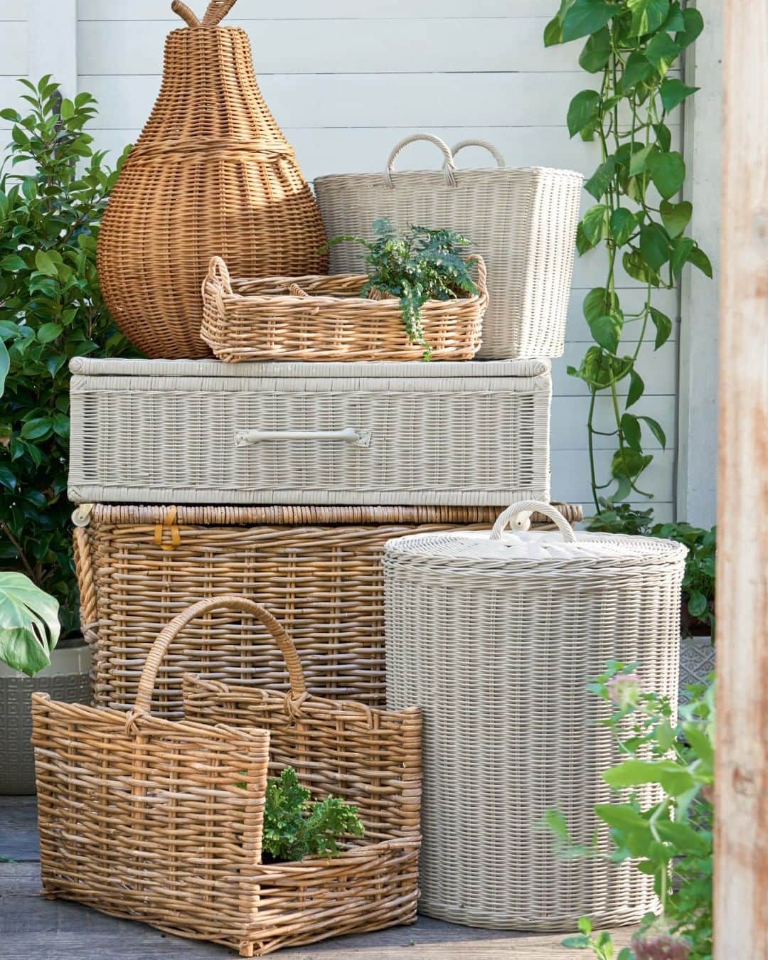 ローラアシュレイのインスタグラム：「Bring a touch of rustic glamour to your interiors by introducing classically stylish rattan storage solutions」