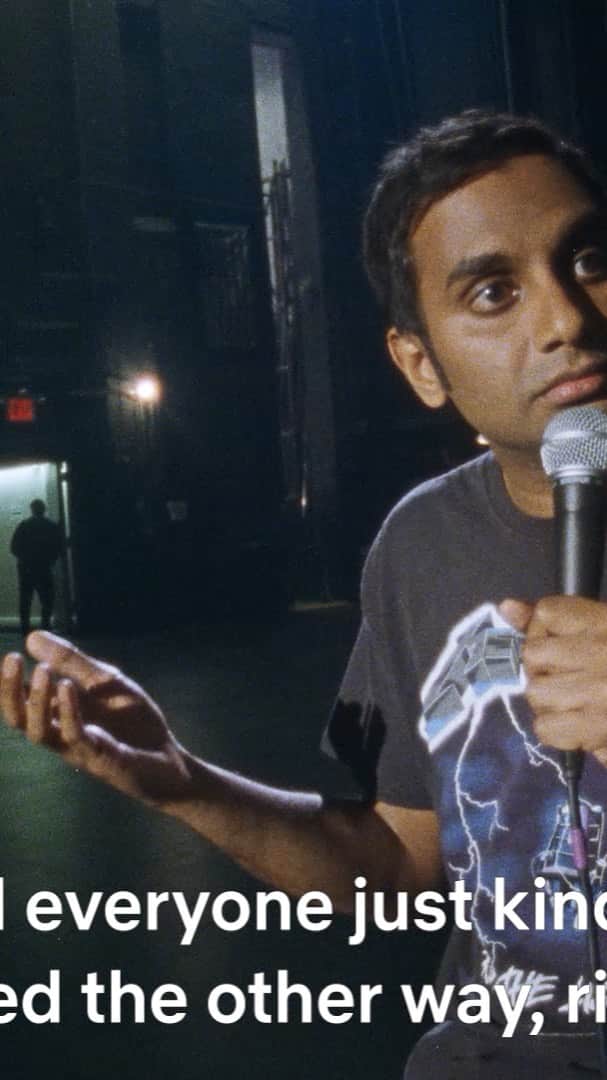 アジズ・アンサリのインスタグラム：「Here’s some thoughts on R. KELLY from my new special. Watch the whole thing on @netflix.」