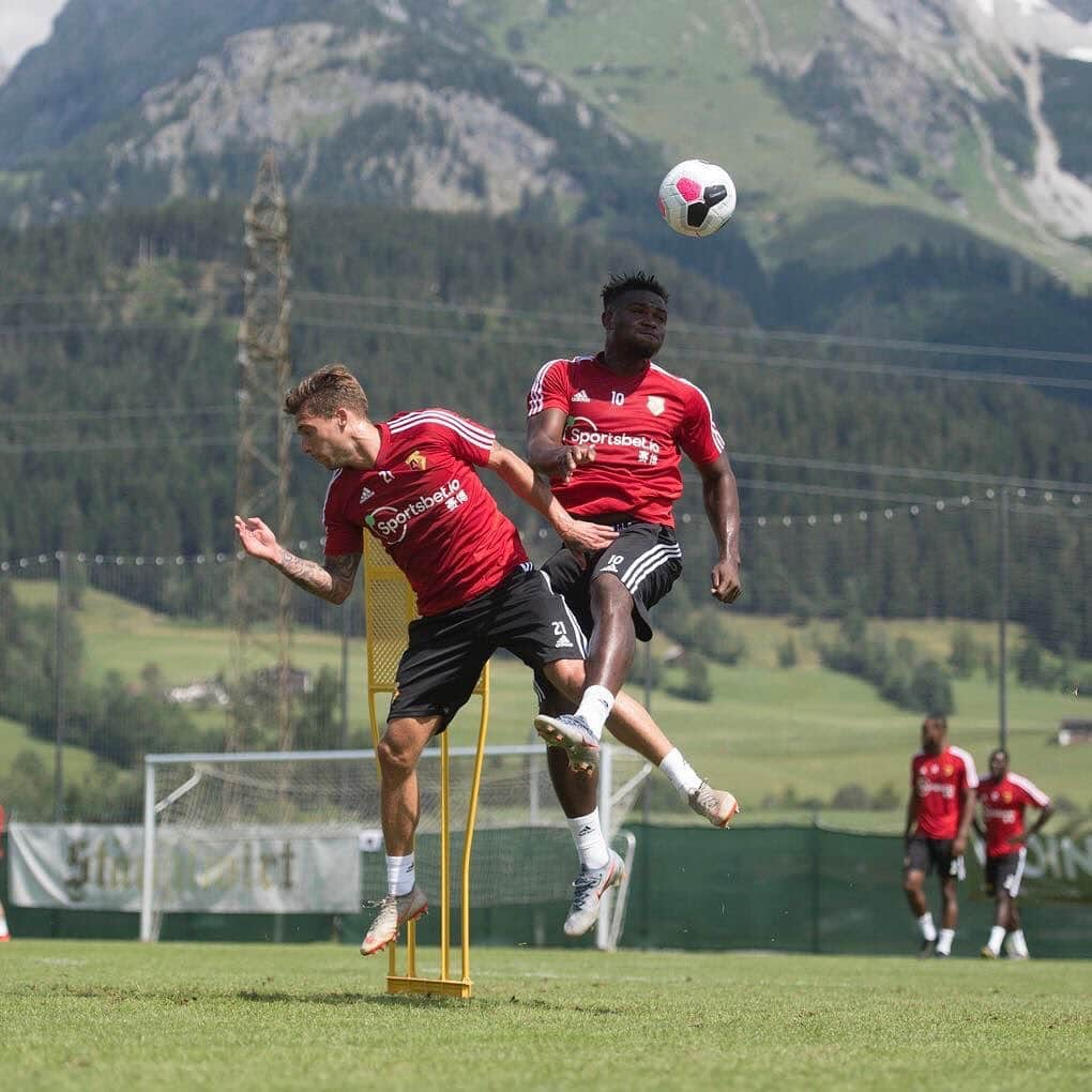 ワトフォードFCさんのインスタグラム写真 - (ワトフォードFCInstagram)「JUMP 🤪  What’s your favourite face the lads are pulling?」7月16日 4時24分 - watfordfcofficial