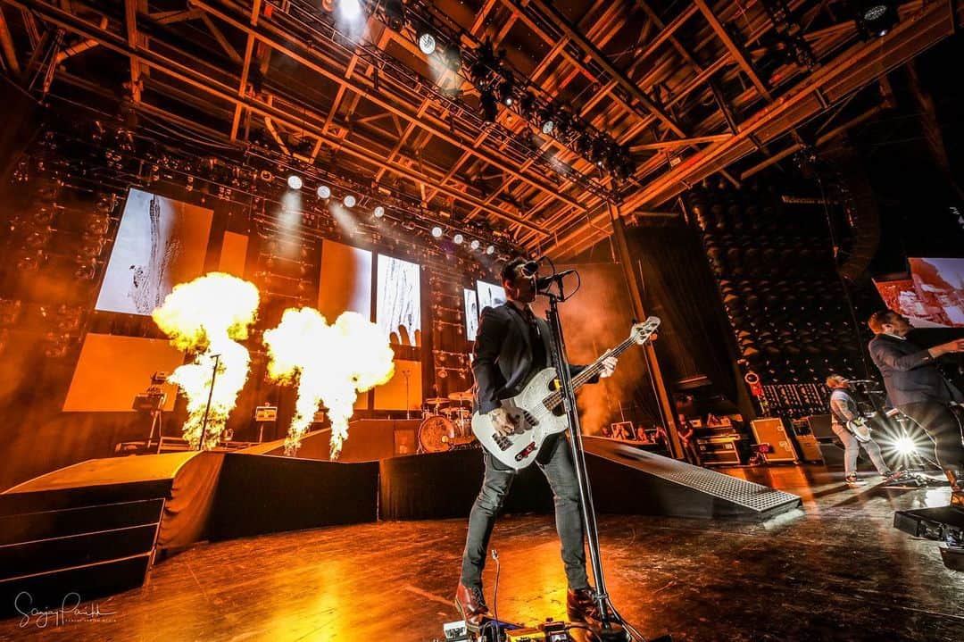 Shinedownさんのインスタグラム写真 - (ShinedownInstagram)「Thanks for indulging with us this past weekend Mansfield, Detroit, and Chicago... It was an insanely epic weekend! 🤘Broomfield, CO see you in two days... . . 📷 @sanjayparikhphoto #shinedown #inkarcerationfestival #rifffest2019 #chicago #attnattnworldtour #rockandroll」7月16日 4時38分 - shinedown