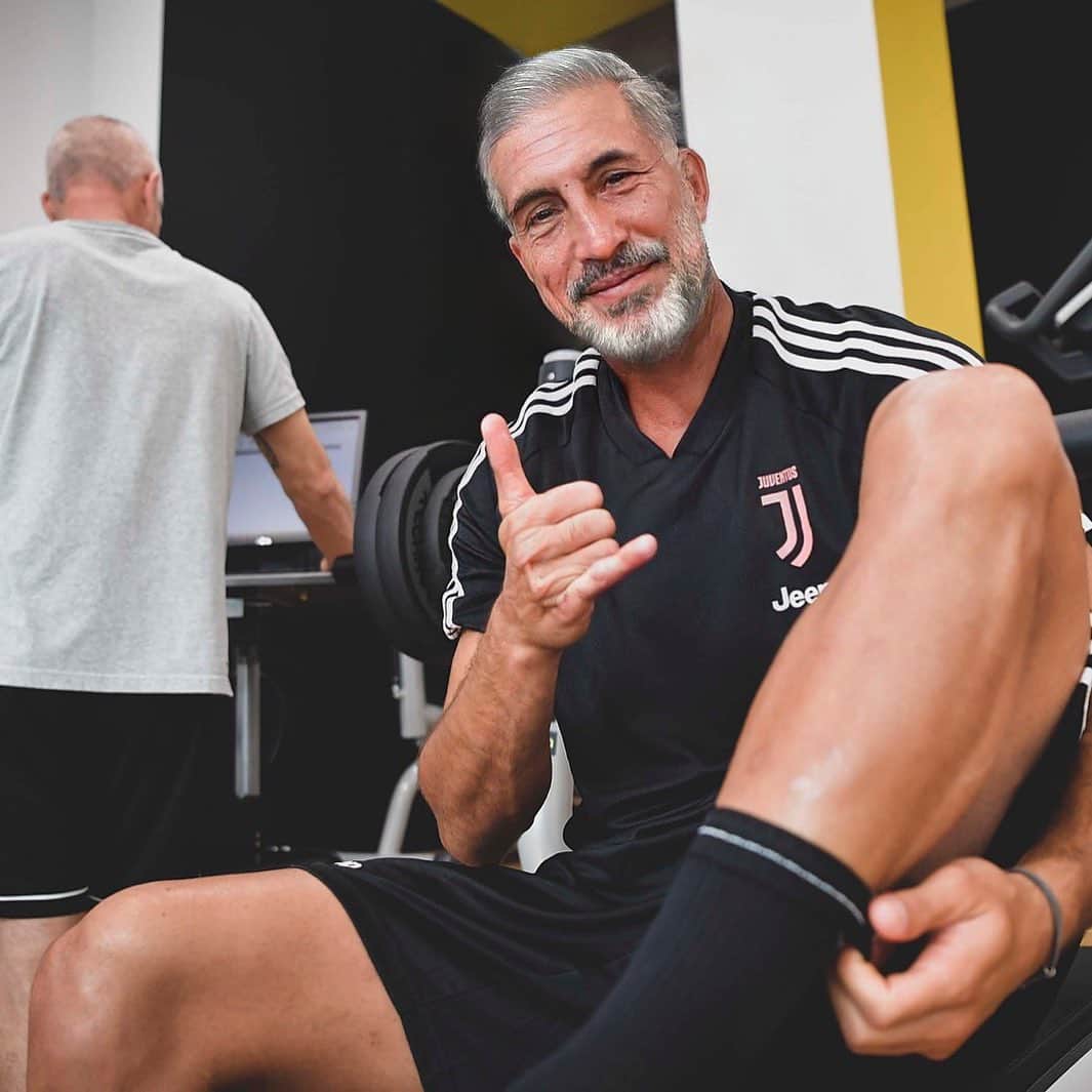 エムレ・カンのインスタグラム：「Pre-season 2️⃣0️⃣4️⃣9️⃣ 🤣🤙🏼 ⠀⠀⠀⠀⠀⠀⠀⠀⠀ #EC23 #iCan #WeCan」