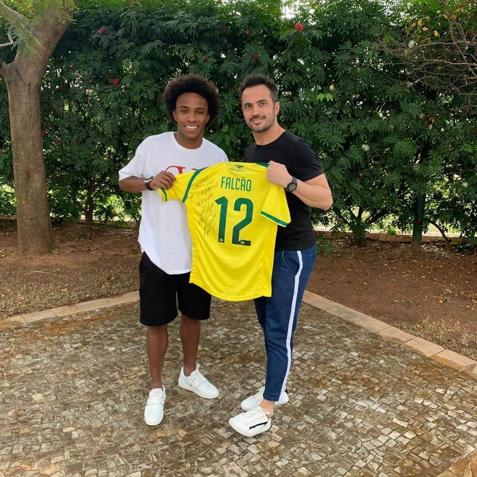 ウィリアンさんのインスタグラム写真 - (ウィリアンInstagram)「Foi um prazer revê-lo irmão, muito obrigado pelo carinho tamo junto! @falcao12oficial」7月16日 4時34分 - willianborges88