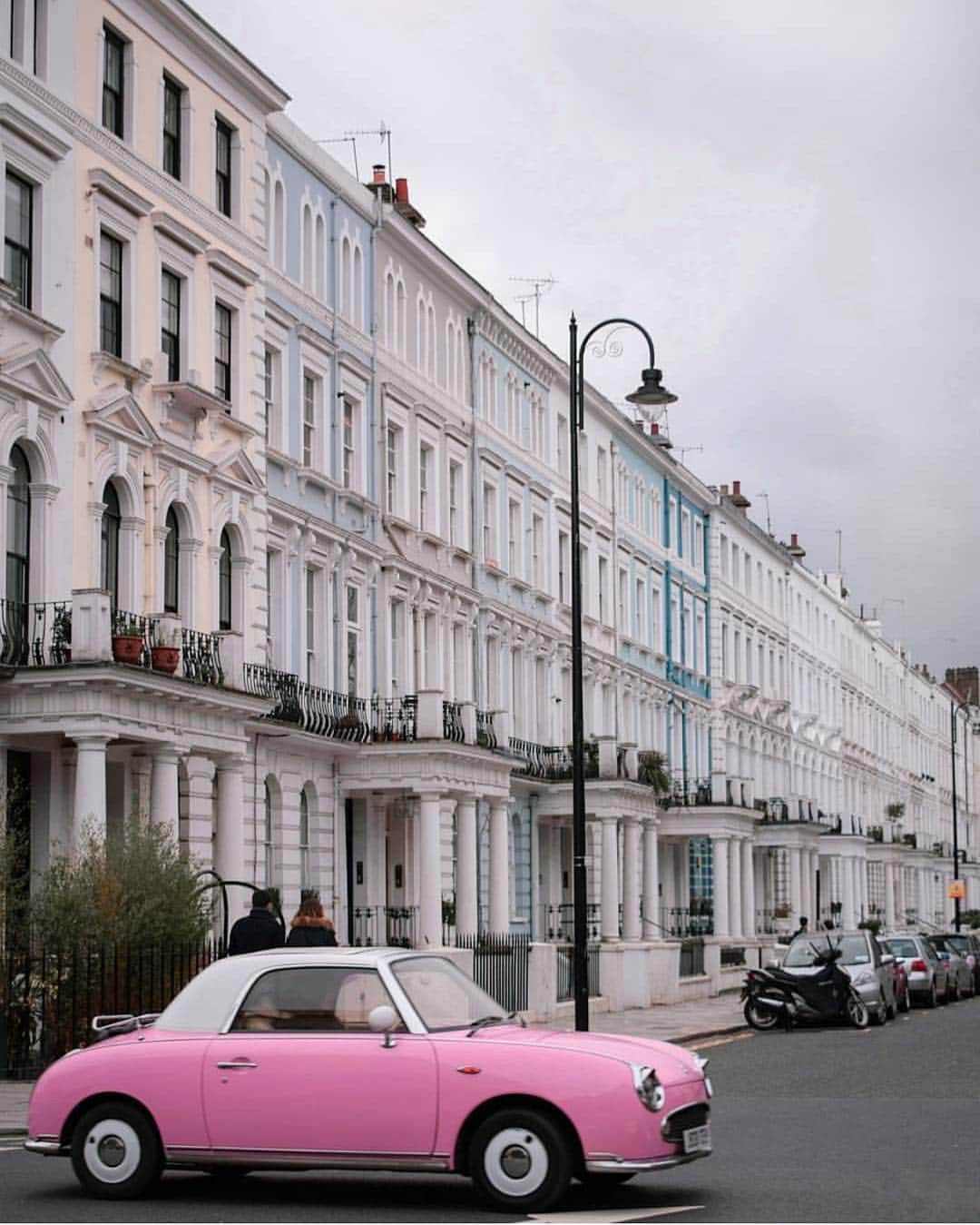 @LONDON | TAG #THISISLONDONさんのインスタグラム写真 - (@LONDON | TAG #THISISLONDONInstagram)「Oh wow. 😱💗 Stunning scenes in #NottingHill by @thirtiethofmarch 😍 Another beautiful #NissanFigaro stealing attention! 💗 // #thisislondon #london #carsoflondon #londonlife」7月16日 4時36分 - london