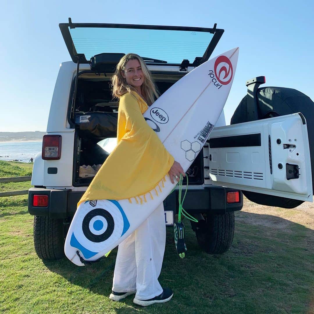 ニッキ・バン ダイクのインスタグラム：「Thanks for the wheels @jeep_southafrica 🇿🇦🇿🇦🇿🇦🇿🇦🇿🇦🇿🇦 #ad」