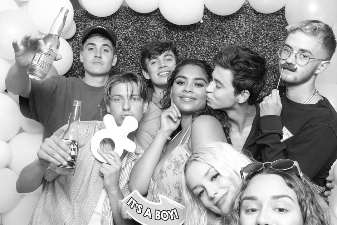 ナッシュ・グリアさんのインスタグラム写真 - (ナッシュ・グリアInstagram)「Baby shower season 🚿」7月16日 4時42分 - nashgrier