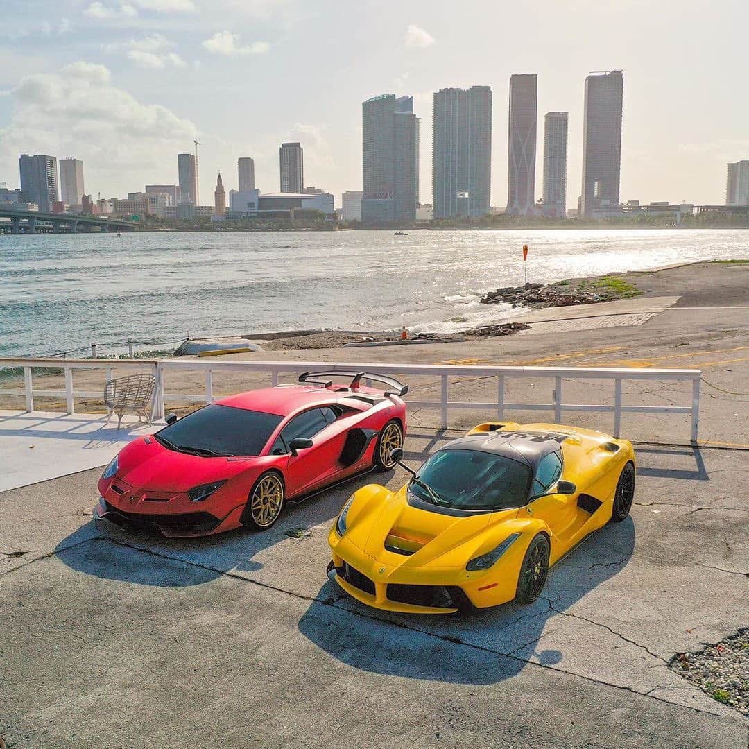 CARLiFESTYLEさんのインスタグラム写真 - (CARLiFESTYLEInstagram)「Two beasts from Italy. PICK ONE! With @wiresonly #carlifestyle @carsthatlookneat #laferrari #SVJ」7月16日 4時43分 - carlifestyle