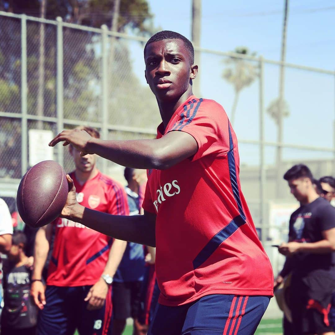 アーセナルFCさんのインスタグラム写真 - (アーセナルFCInstagram)「Ballin’ out in Cali 🏈 #afc #arsenal #arsenalfc #coyg #gunners #arsenalinusa #usa #LA #losangeles #california #🇺🇸」7月16日 4時49分 - arsenal